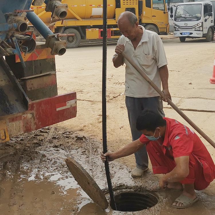 兴隆华侨农场雨水管道清淤